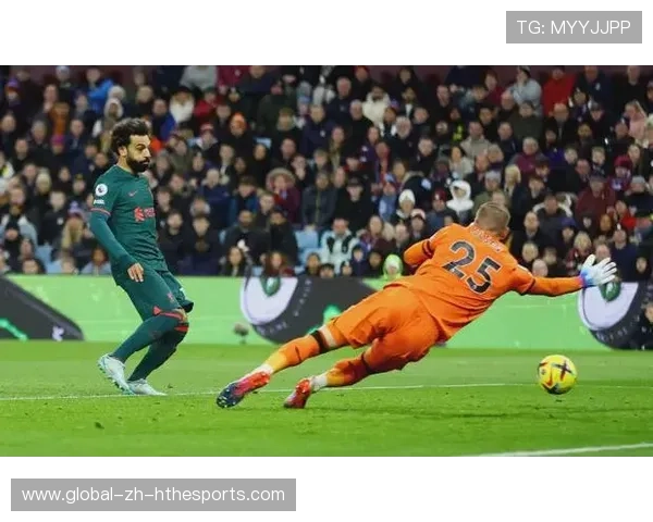 范戴克角球进攻中泰山压顶头球建功